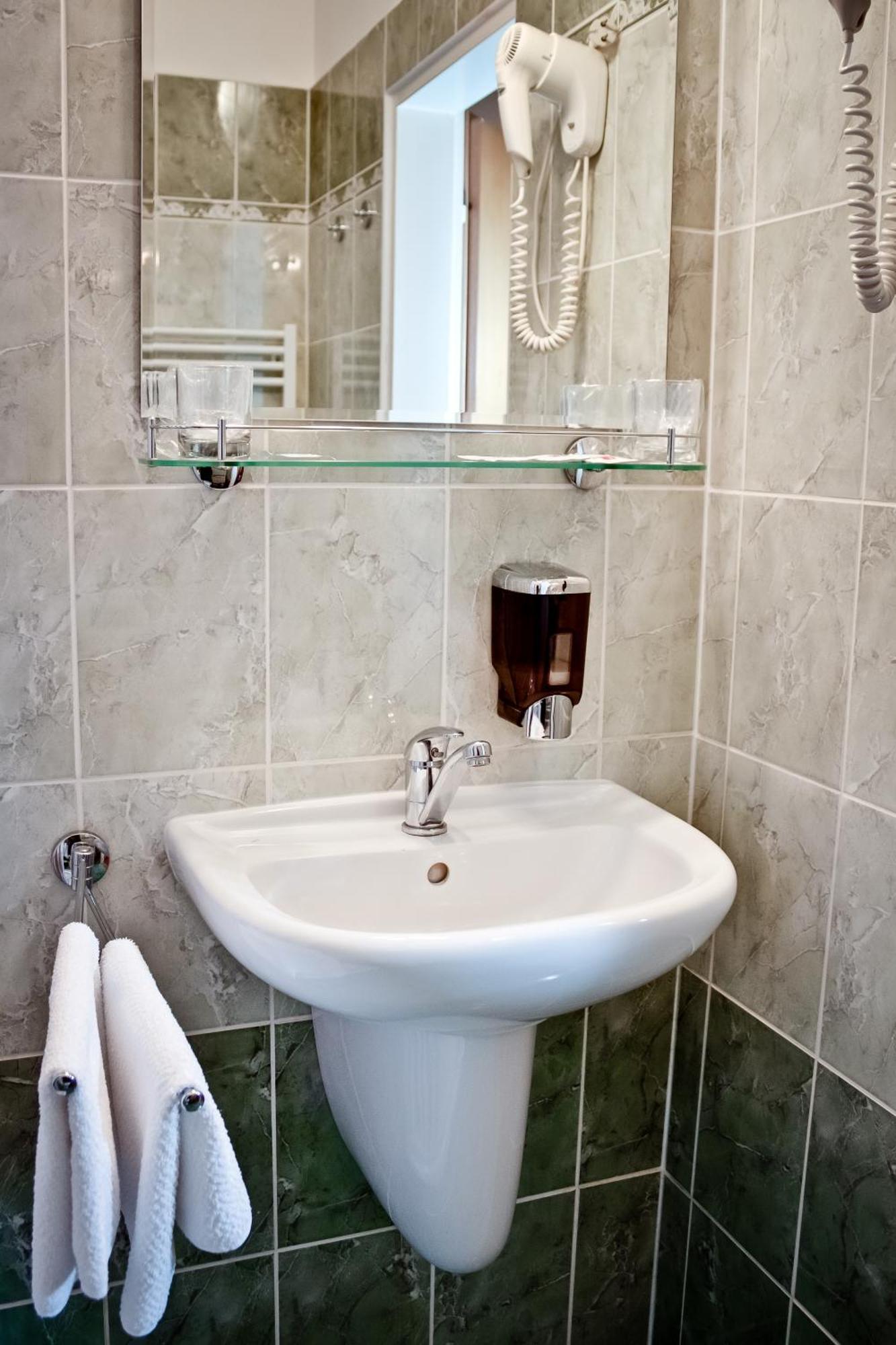 Hotel Palac Elektra Ostrava Buitenkant foto