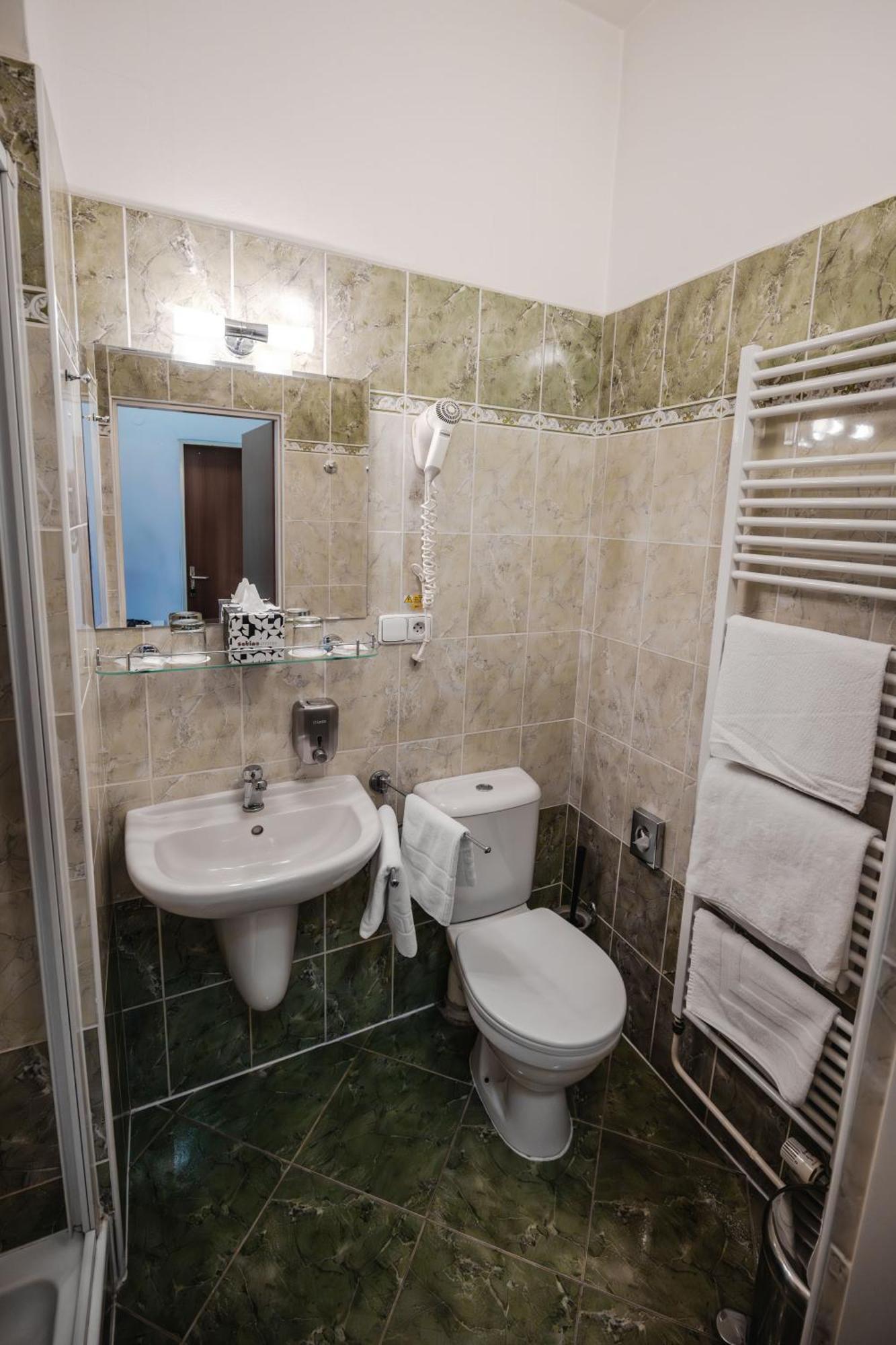 Hotel Palac Elektra Ostrava Buitenkant foto