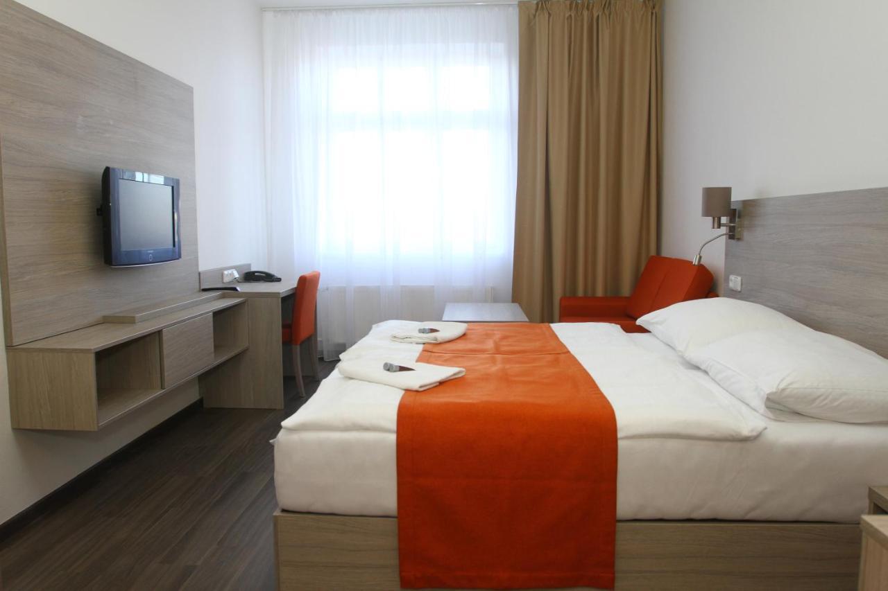 Hotel Palac Elektra Ostrava Buitenkant foto